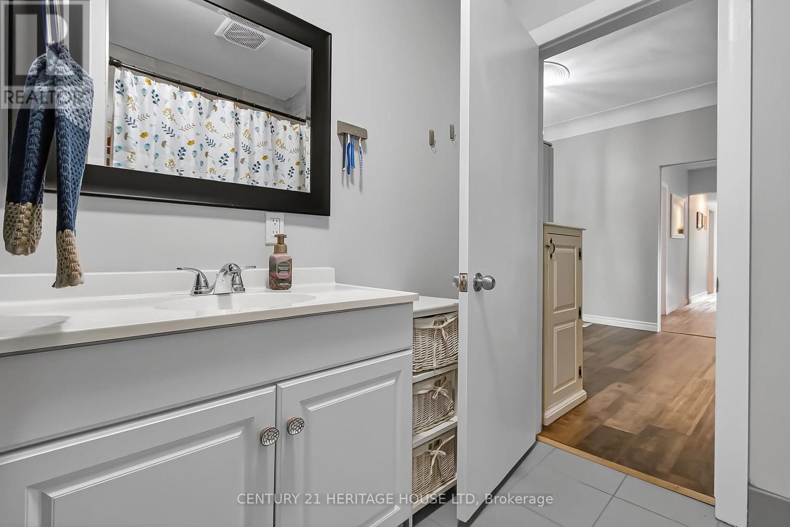 61 Regent Street S, St. Thomas, Ontario  N5R 2A4 - Photo 11 - X12407420