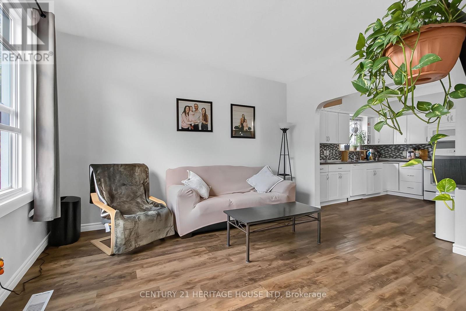 61 Regent Street S, St. Thomas, Ontario  N5R 2A4 - Photo 3 - X12407420