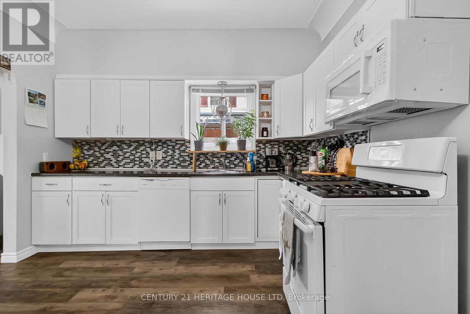 61 Regent Street S, St. Thomas, Ontario  N5R 2A4 - Photo 6 - X12407420