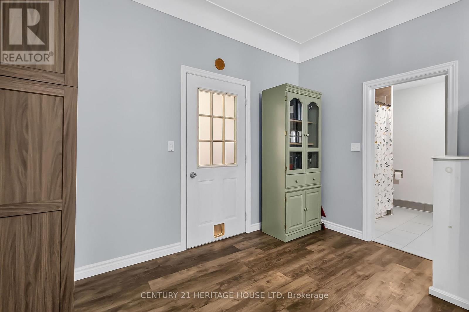 61 Regent Street S, St. Thomas, Ontario  N5R 2A4 - Photo 9 - X12407420