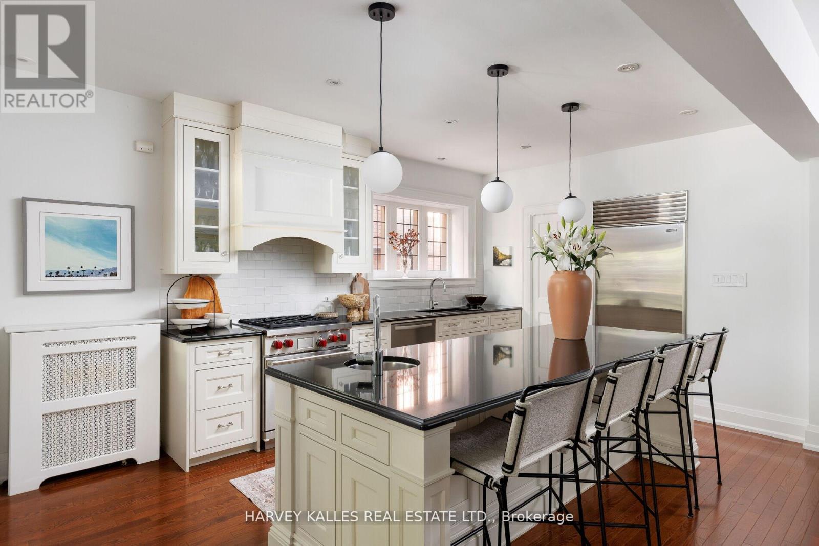 8 Edgewood Crescent, Toronto (Rosedale-Moore Park), Ontario  M4W 3A9 - Photo 16 - C12407278