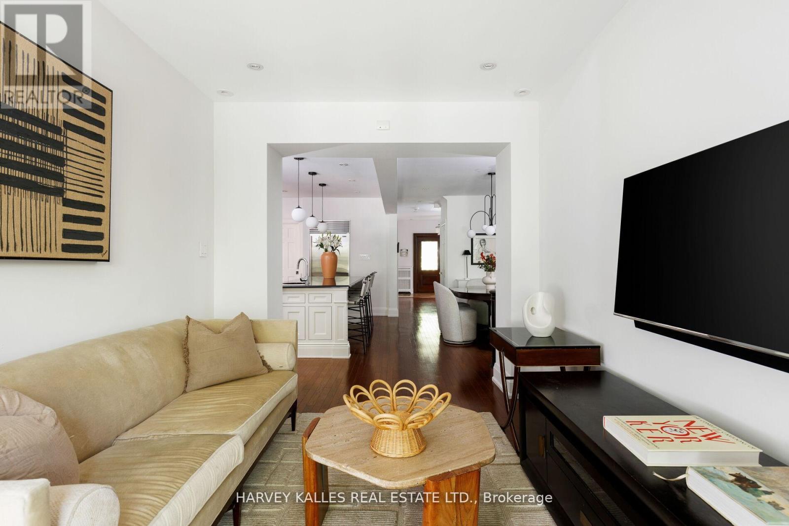 8 Edgewood Crescent, Toronto (Rosedale-Moore Park), Ontario  M4W 3A9 - Photo 19 - C12407278