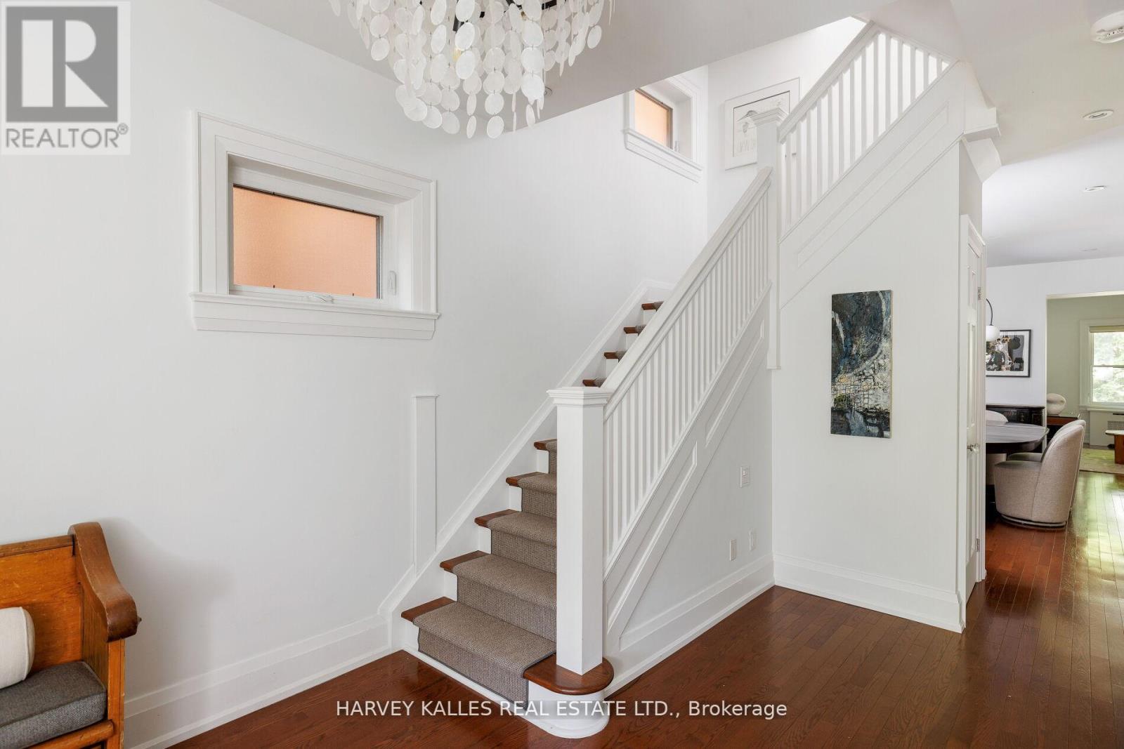 8 Edgewood Crescent, Toronto (Rosedale-Moore Park), Ontario  M4W 3A9 - Photo 21 - C12407278