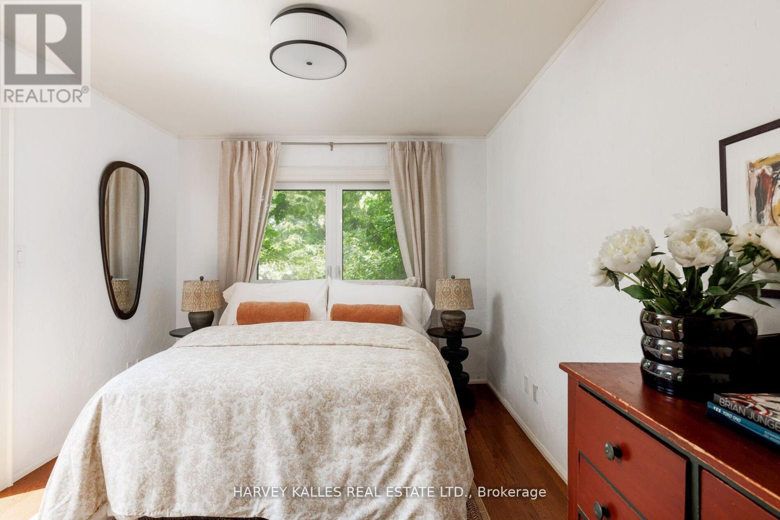 8 Edgewood Crescent, Toronto (Rosedale-Moore Park), Ontario  M4W 3A9 - Photo 27 - C12407278