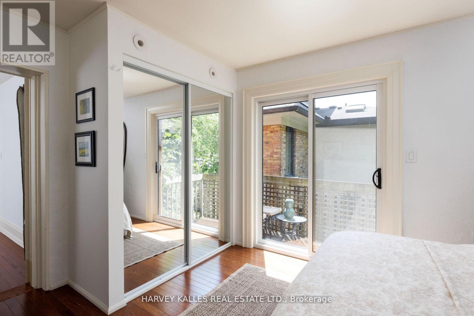 8 Edgewood Crescent, Toronto (Rosedale-Moore Park), Ontario  M4W 3A9 - Photo 28 - C12407278