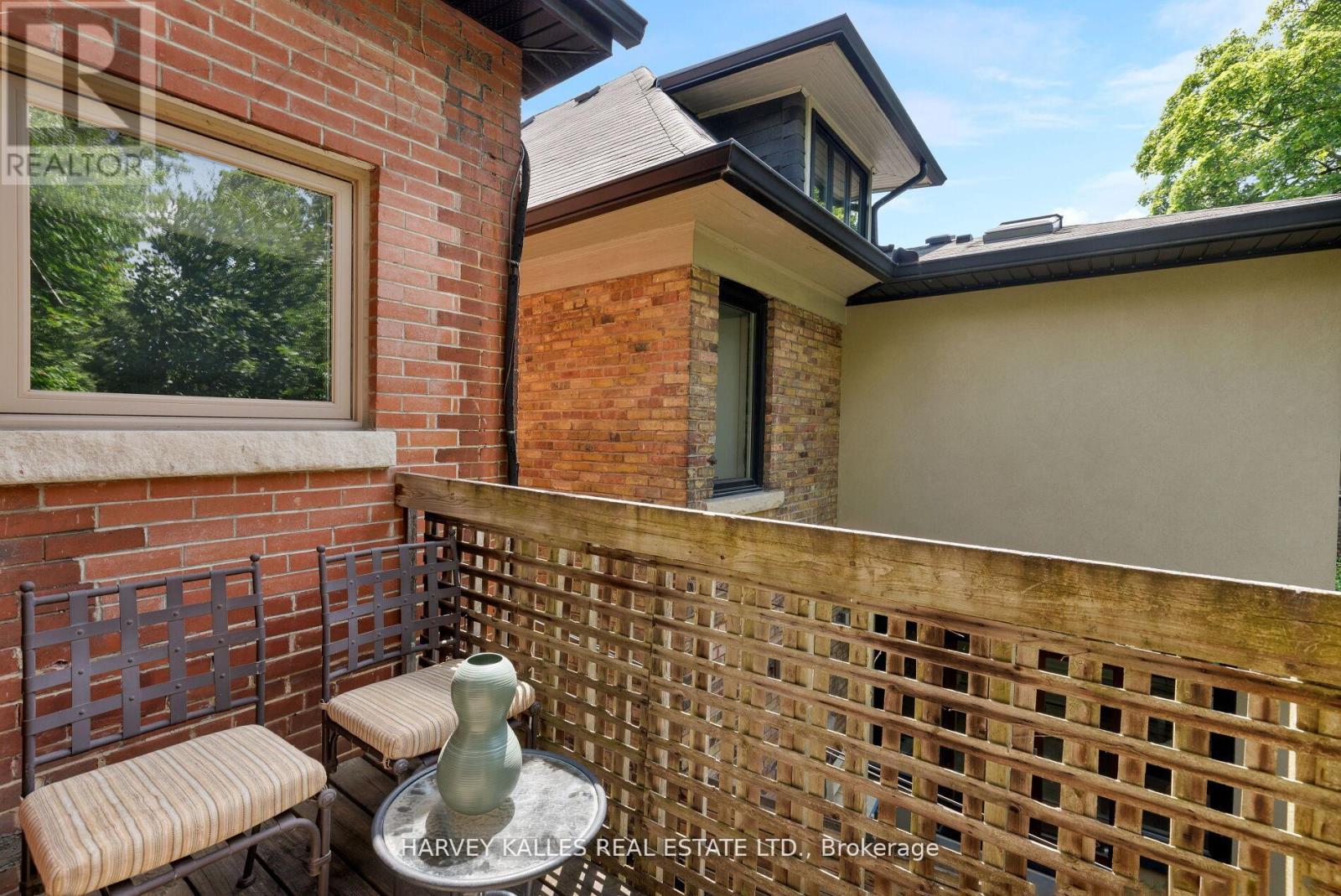 8 Edgewood Crescent, Toronto (Rosedale-Moore Park), Ontario  M4W 3A9 - Photo 29 - C12407278