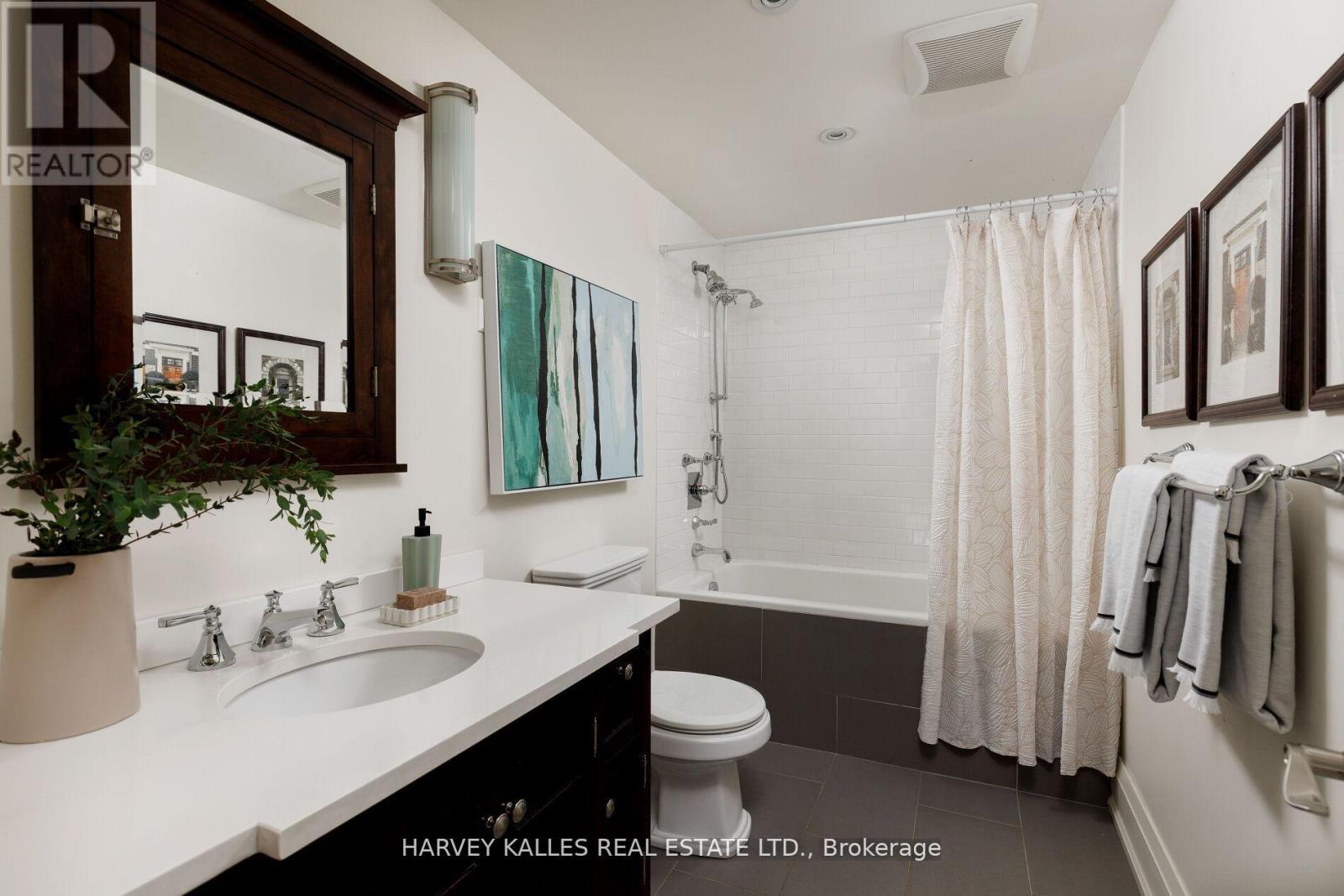 8 Edgewood Crescent, Toronto (Rosedale-Moore Park), Ontario  M4W 3A9 - Photo 35 - C12407278