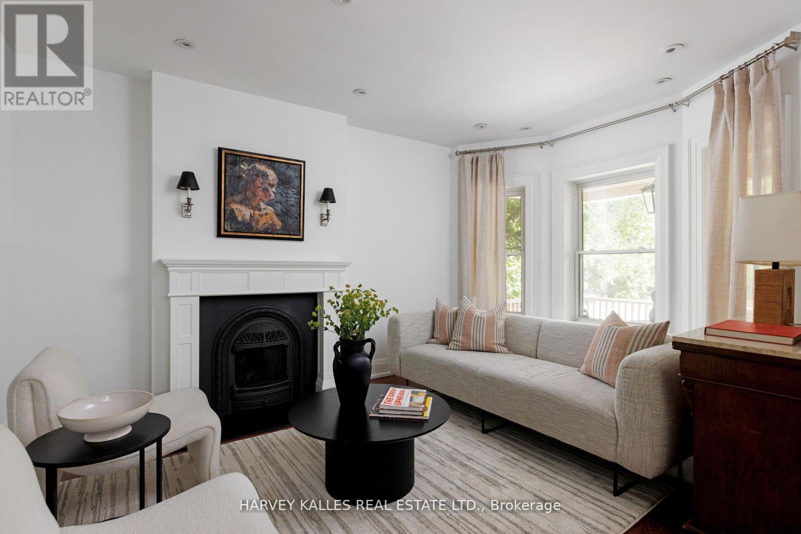 8 Edgewood Crescent, Toronto (Rosedale-Moore Park), Ontario  M4W 3A9 - Photo 7 - C12407278