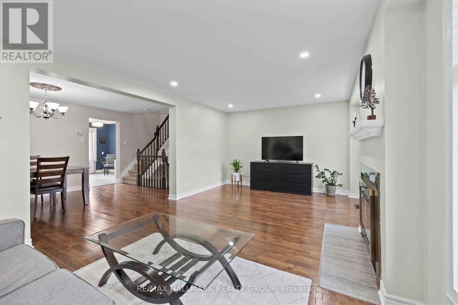 1951 Ashmont Street, Ottawa, Ontario  K1C 7B9 - Photo 11 - X12407343