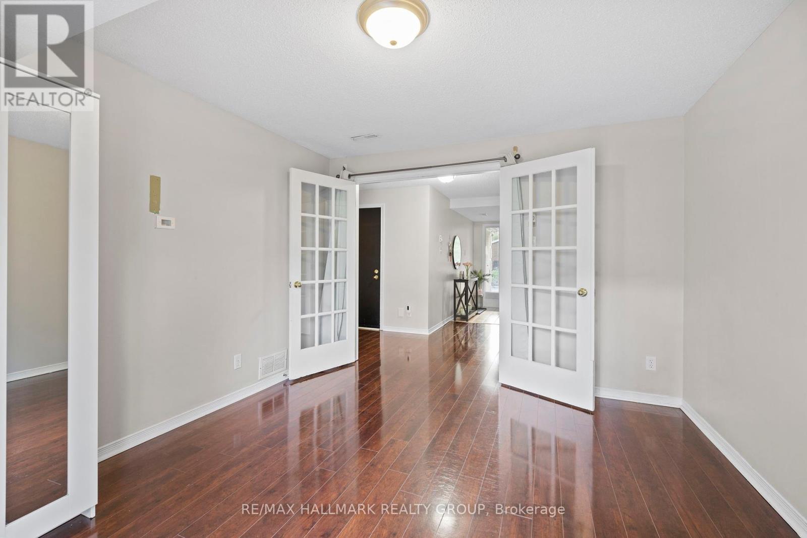 1951 Ashmont Street, Ottawa, Ontario  K1C 7B9 - Photo 5 - X12407343