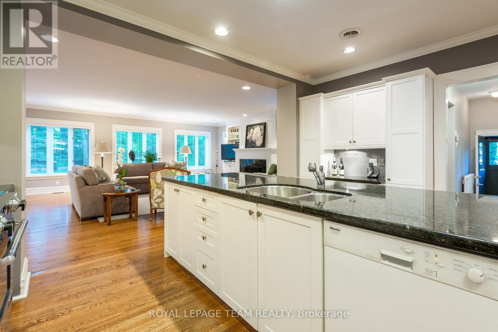 251 Park Road, Ottawa, Ontario  K1M 0C9 - Photo 3 - X12407423
