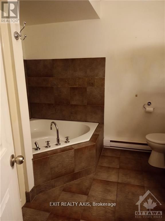11 & 13 Bayview Crescent, Smiths Falls, Ontario  K7A 5B8 - Photo 11 - X12407426