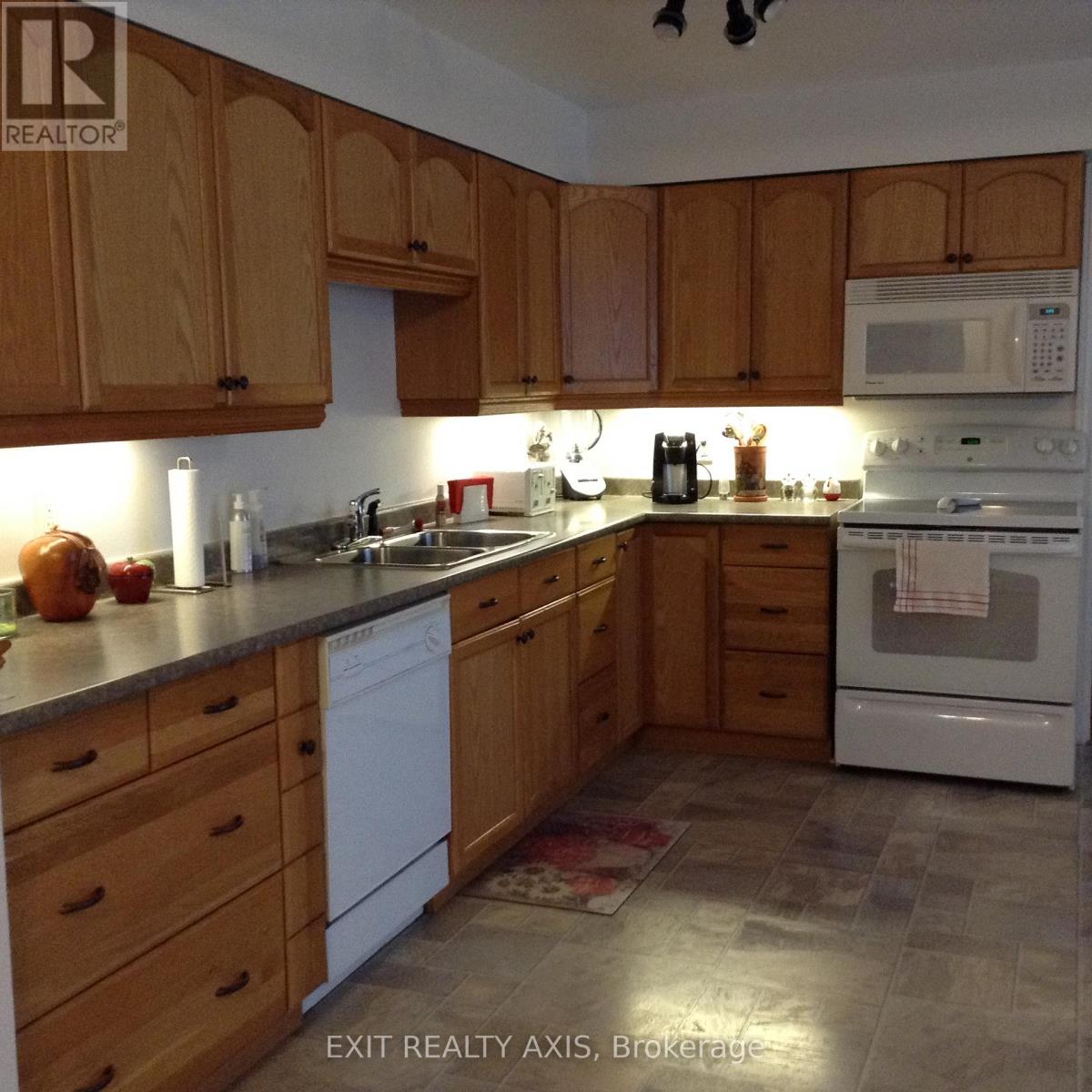 11 & 13 Bayview Crescent, Smiths Falls, Ontario  K7A 5B8 - Photo 20 - X12407426