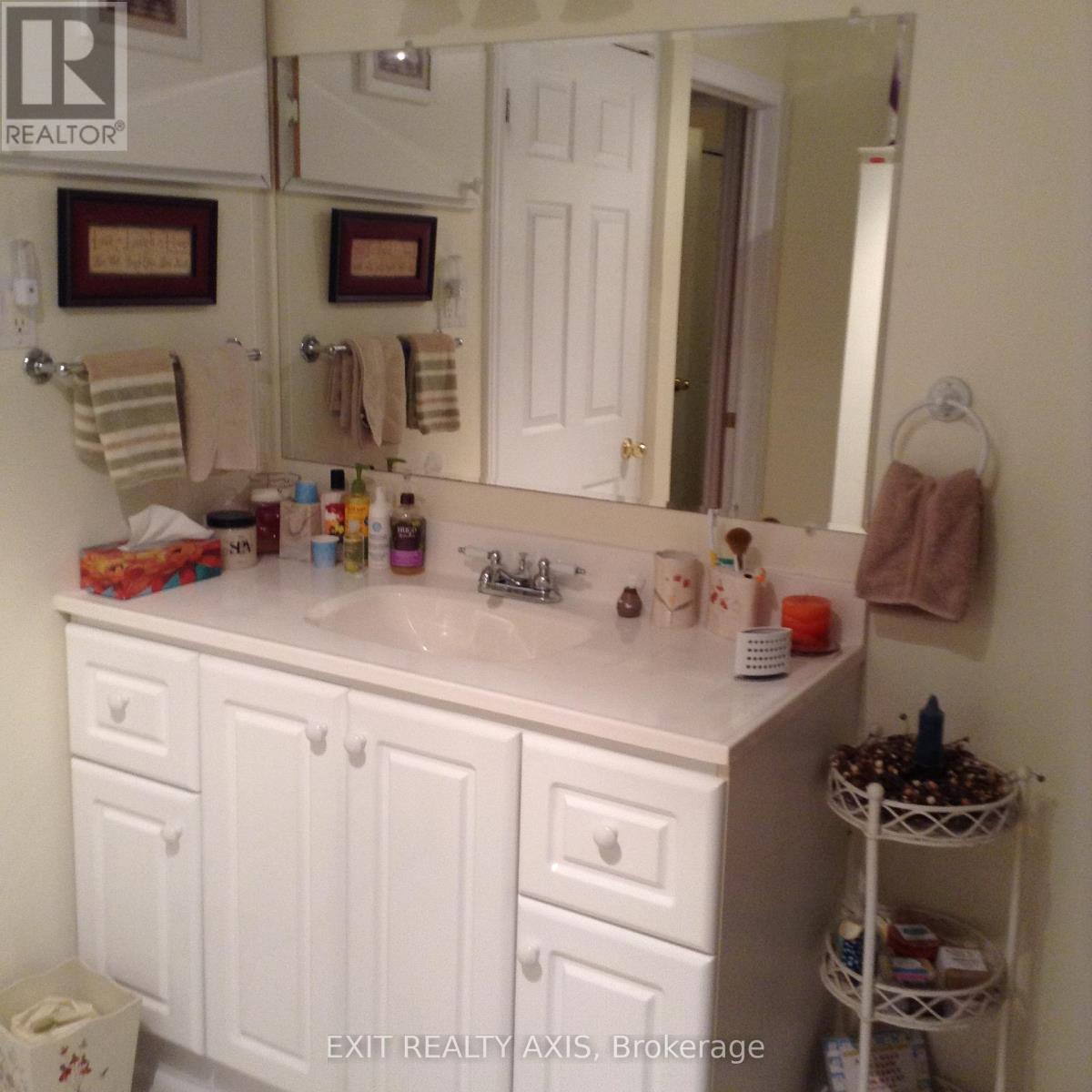 11 & 13 Bayview Crescent, Smiths Falls, Ontario  K7A 5B8 - Photo 24 - X12407426