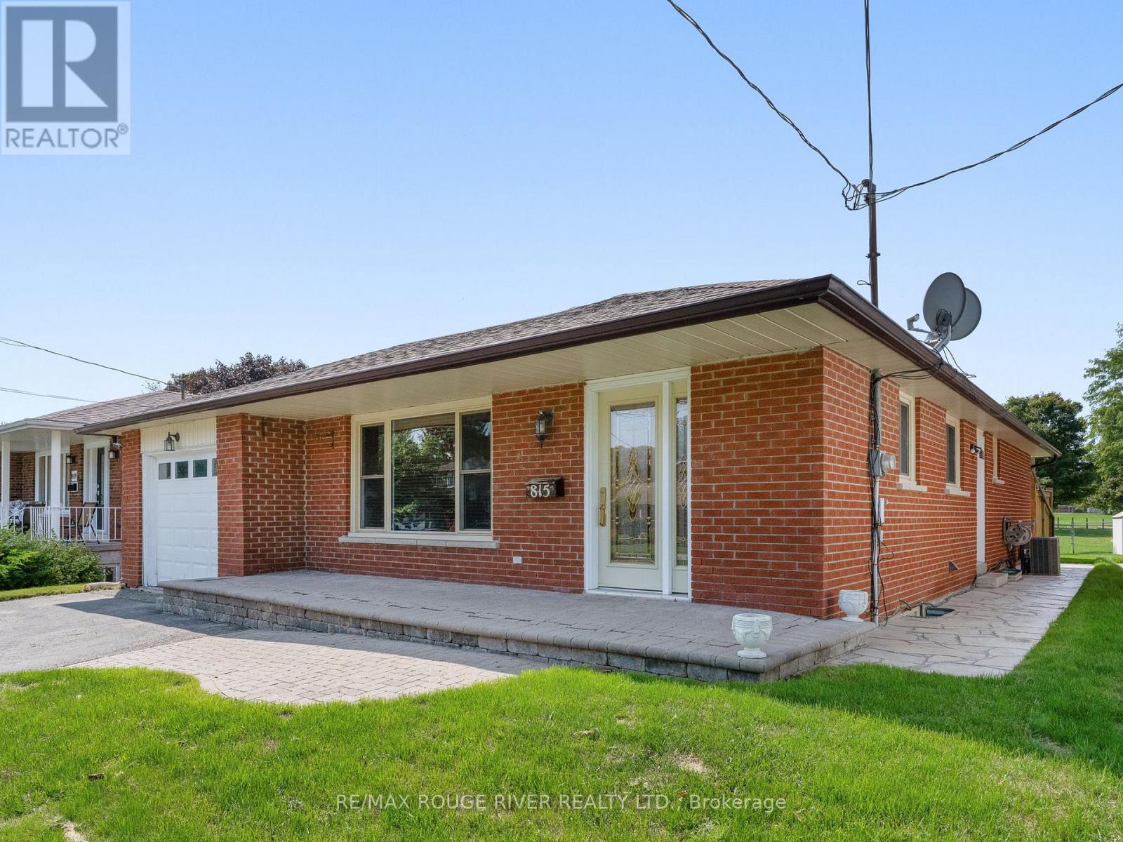 815 Westwood Drive, Cobourg, Ontario  K9A 4W1 - Photo 2 - X12396659
