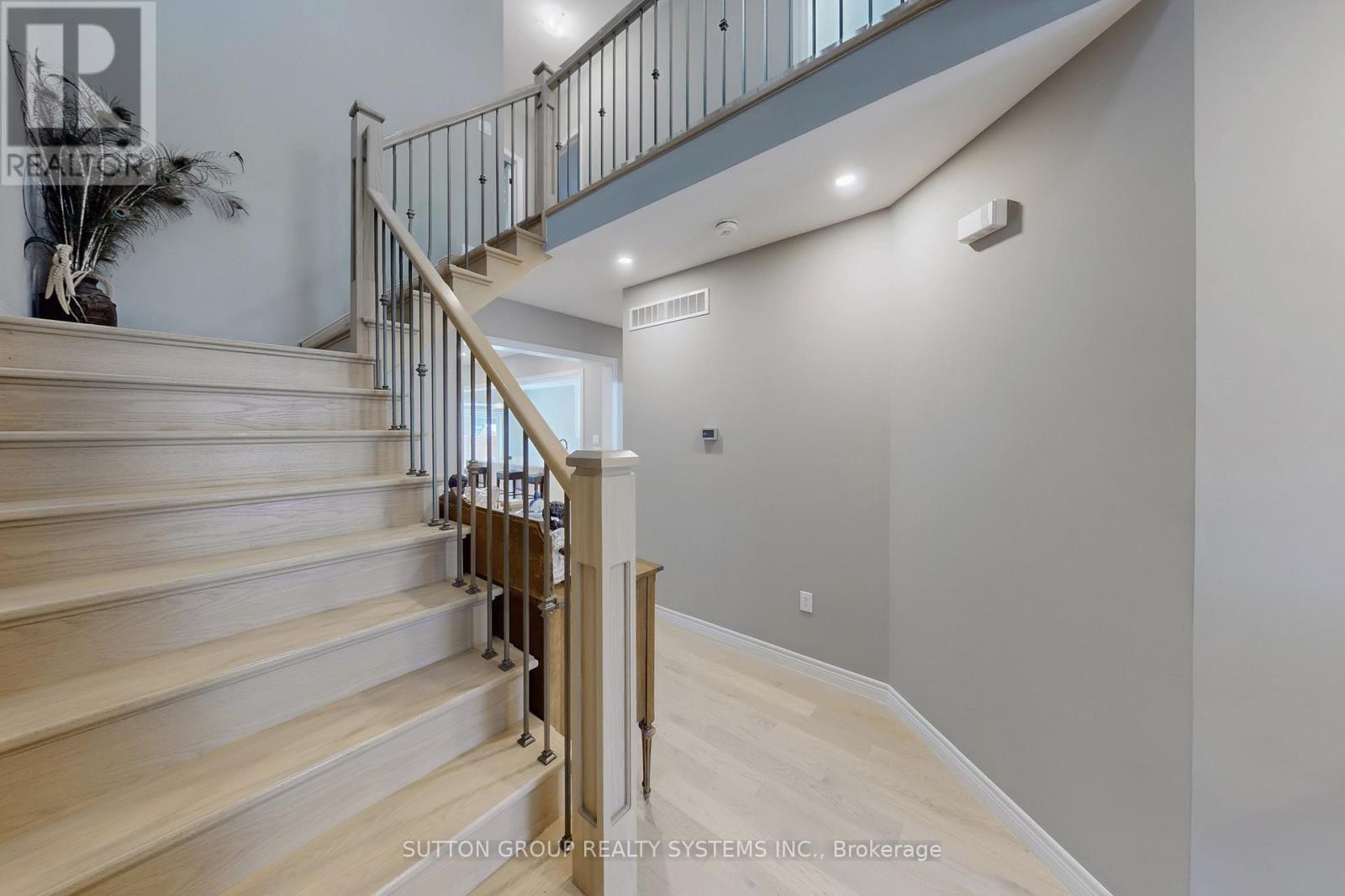 621 Florencedale Crescent, Kitchener, Ontario  N2R 0N4 - Photo 15 - X12396075