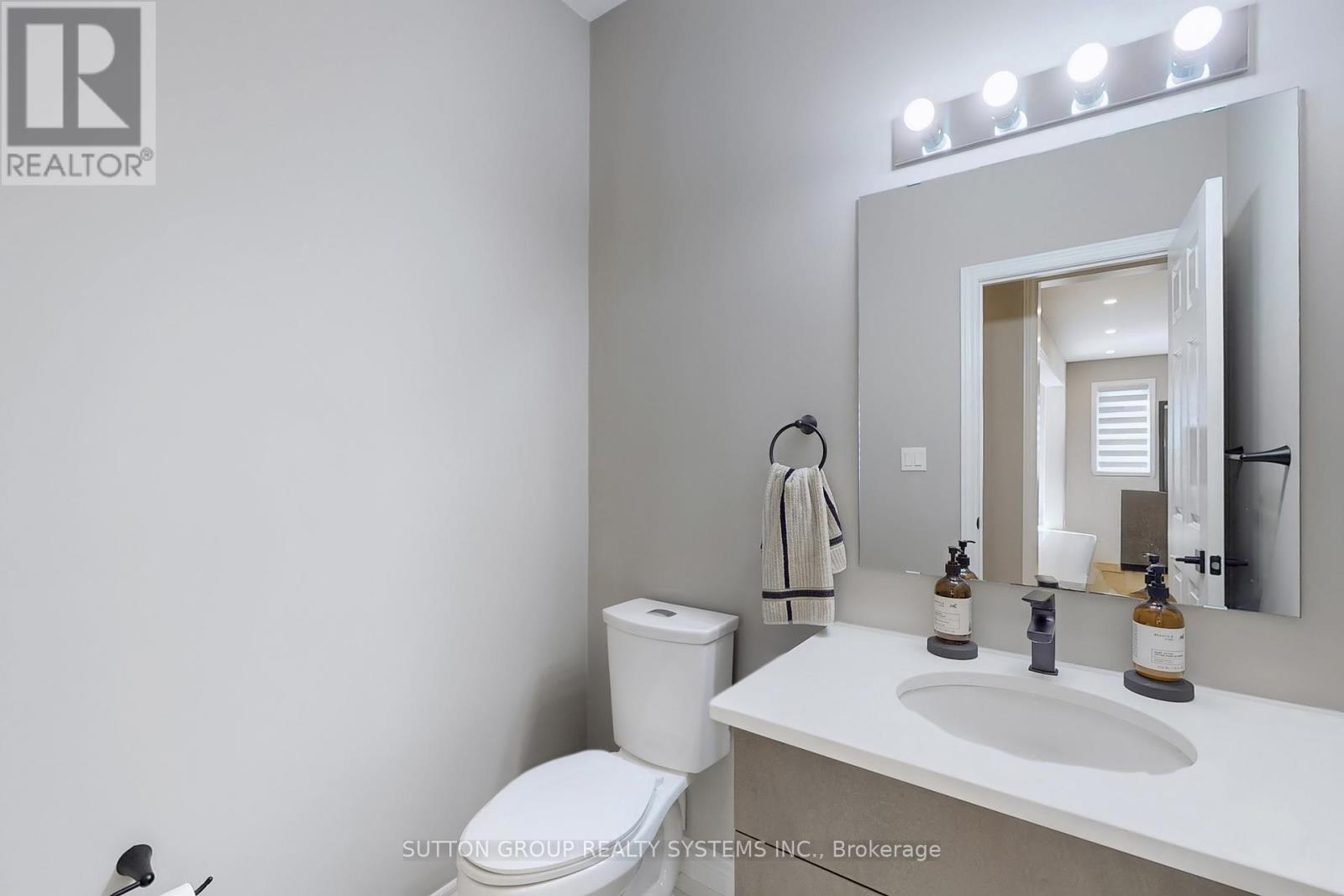 621 Florencedale Crescent, Kitchener, Ontario  N2R 0N4 - Photo 13 - X12396075