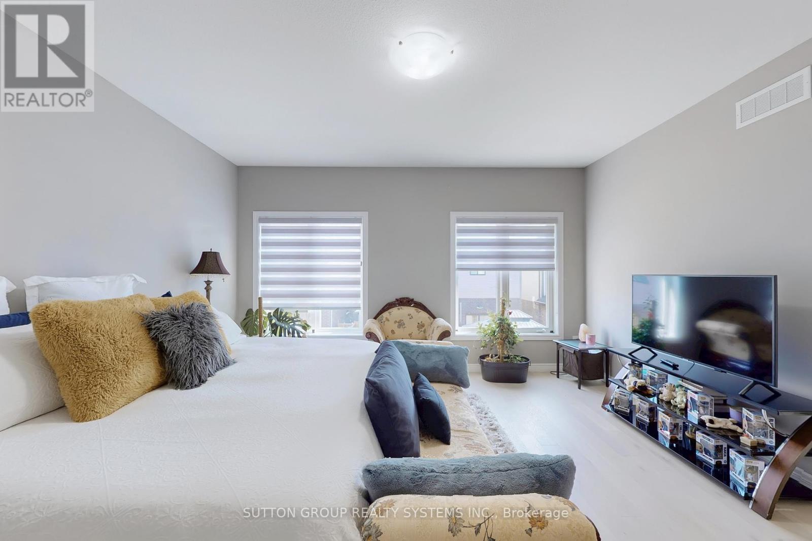 621 Florencedale Crescent, Kitchener, Ontario  N2R 0N4 - Photo 17 - X12396075