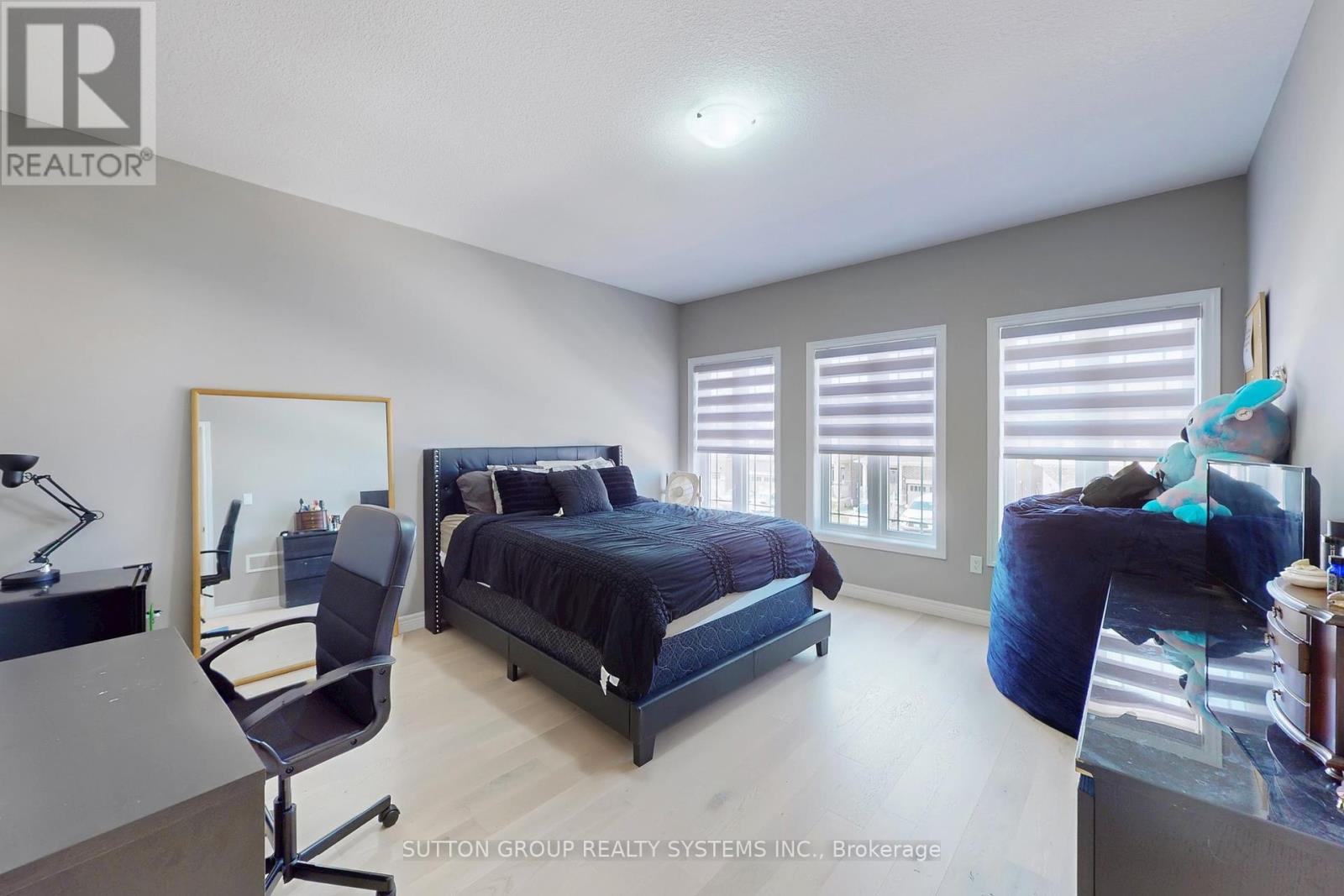 621 Florencedale Crescent, Kitchener, Ontario  N2R 0N4 - Photo 24 - X12396075