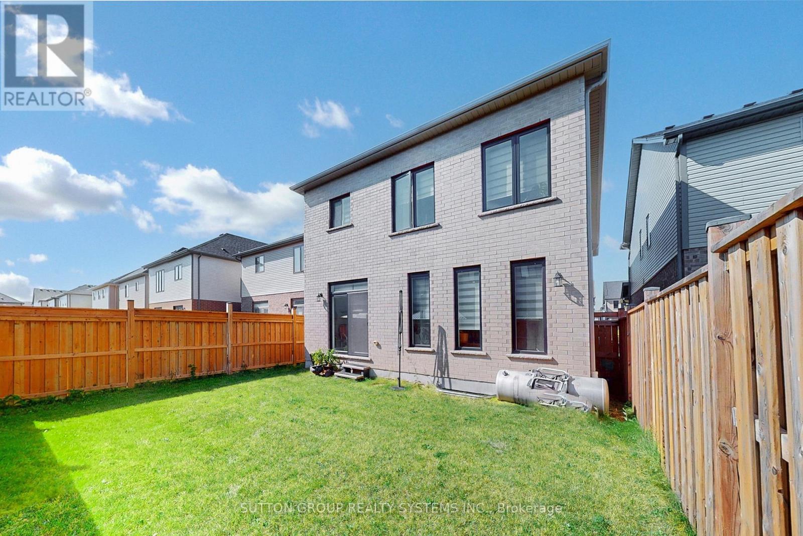 621 Florencedale Crescent, Kitchener, Ontario  N2R 0N4 - Photo 41 - X12396075