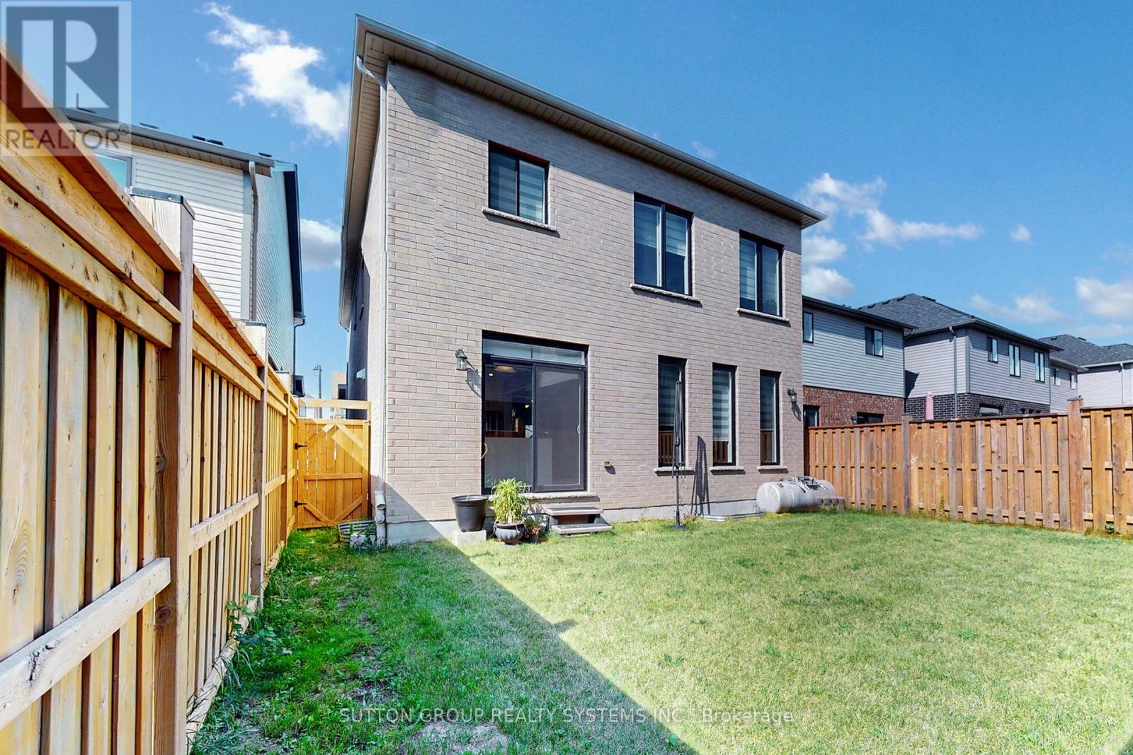621 Florencedale Crescent, Kitchener, Ontario  N2R 0N4 - Photo 43 - X12396075