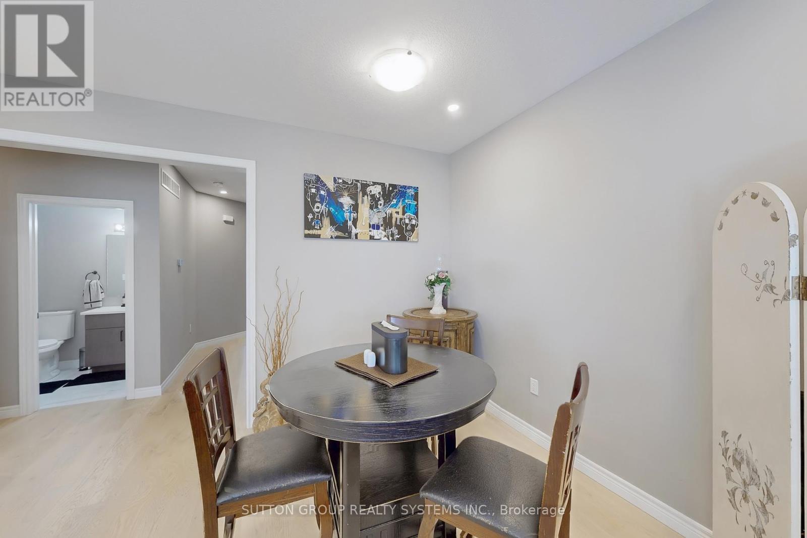621 Florencedale Crescent, Kitchener, Ontario  N2R 0N4 - Photo 8 - X12396075