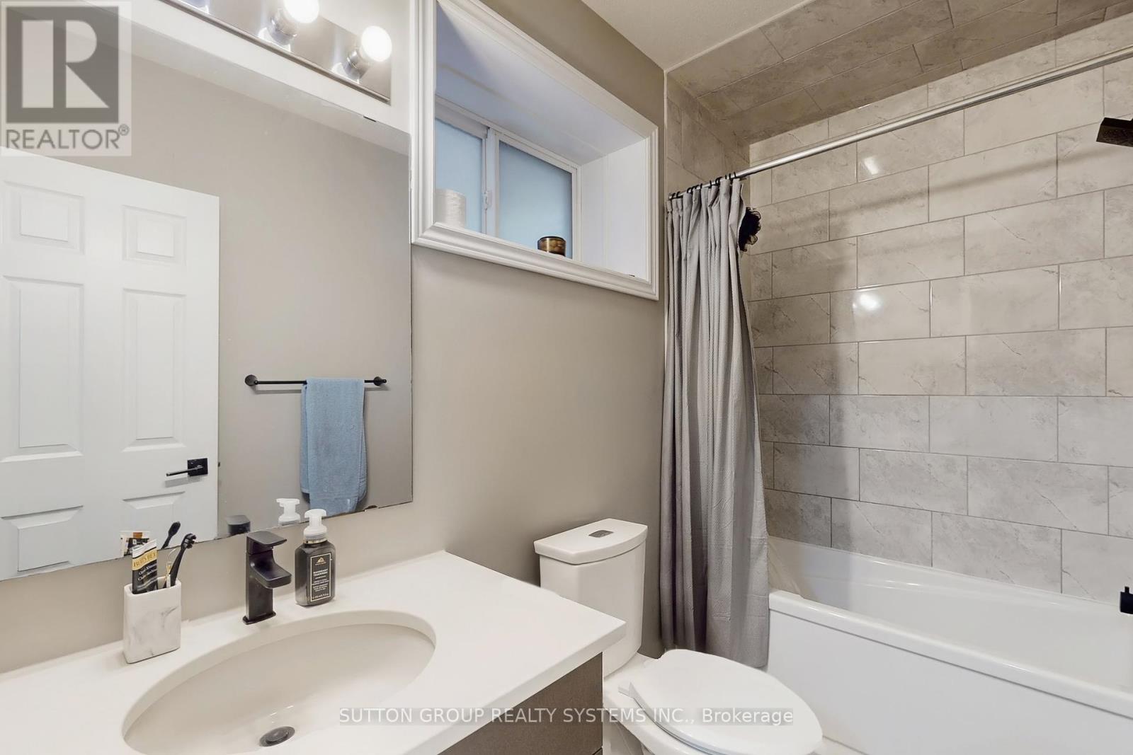 621 Florencedale Crescent, Kitchener, Ontario  N2R 0N4 - Photo 40 - X12396075