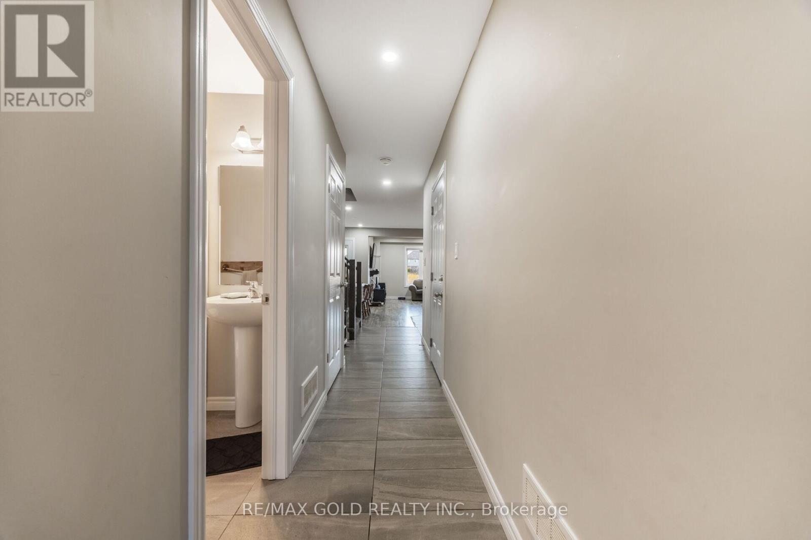 1357 Calais Drive, Woodstock, Ontario  N4T 0L8 - Photo 9 - X12404267