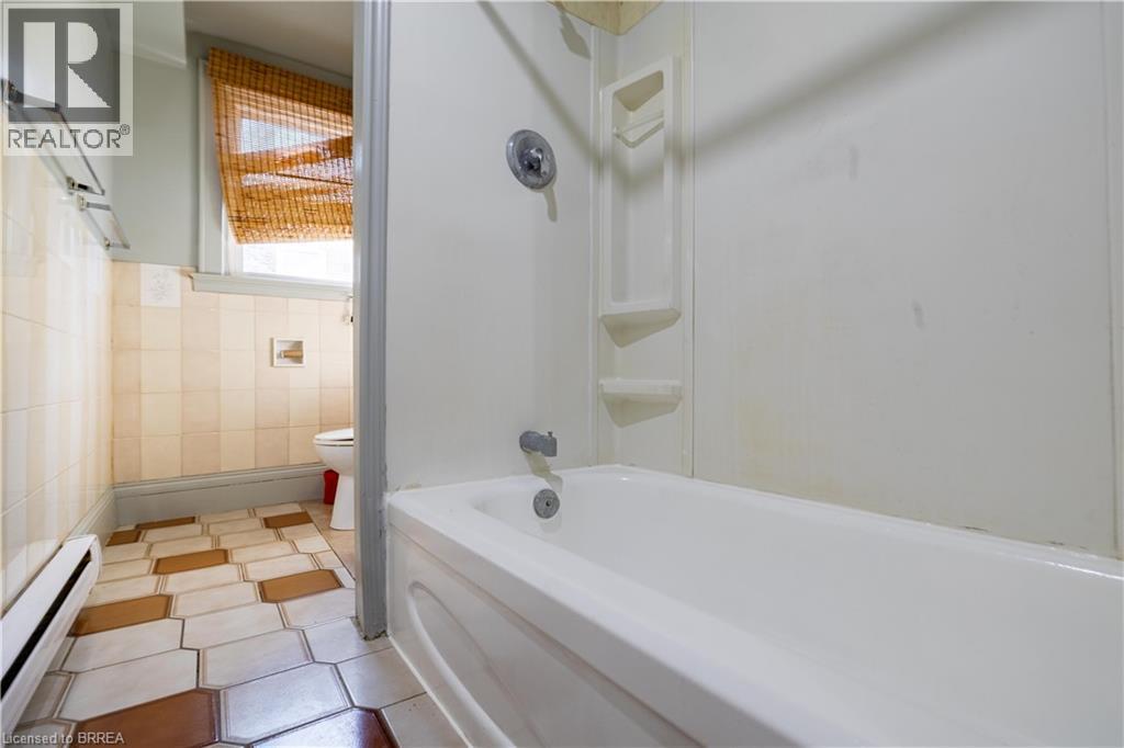 113 Brant Avenue Unit# 4, Brantford, Ontario  N3T 3H4 - Photo 11 - 40734533
