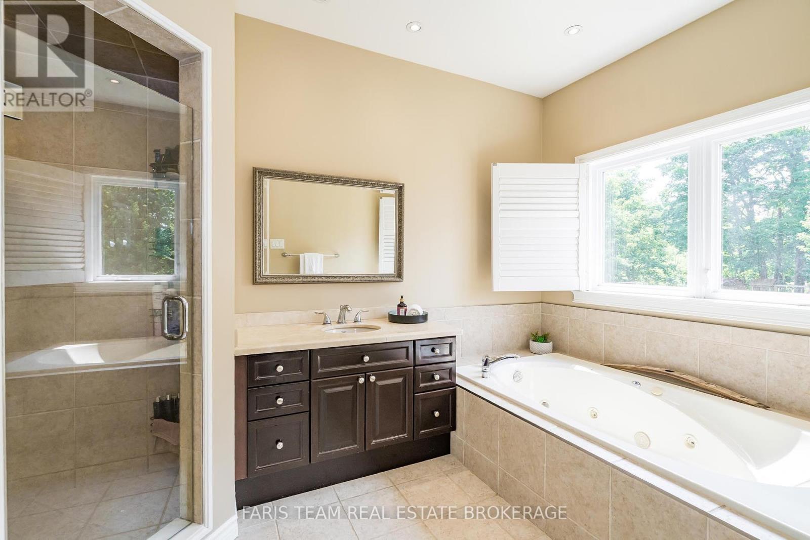 64 Red Oak Crescent, Oro-Medonte, Ontario  L0L 2L0 - Photo 15 - S12407276