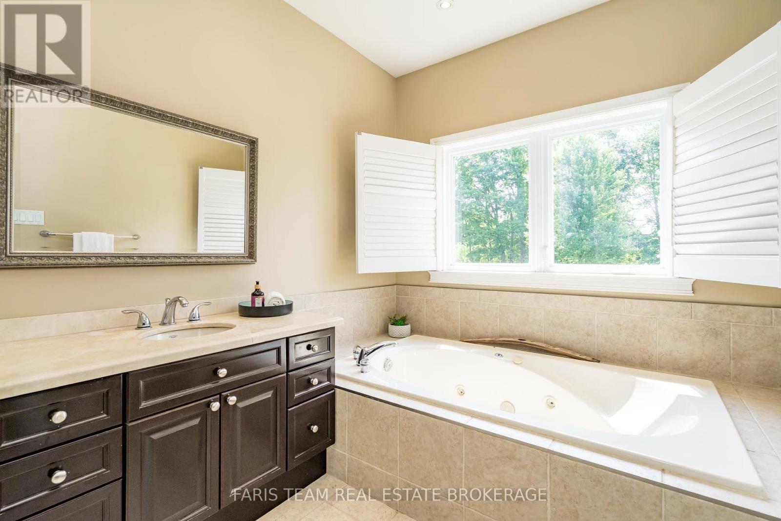 64 Red Oak Crescent, Oro-Medonte, Ontario  L0L 2L0 - Photo 16 - S12407276