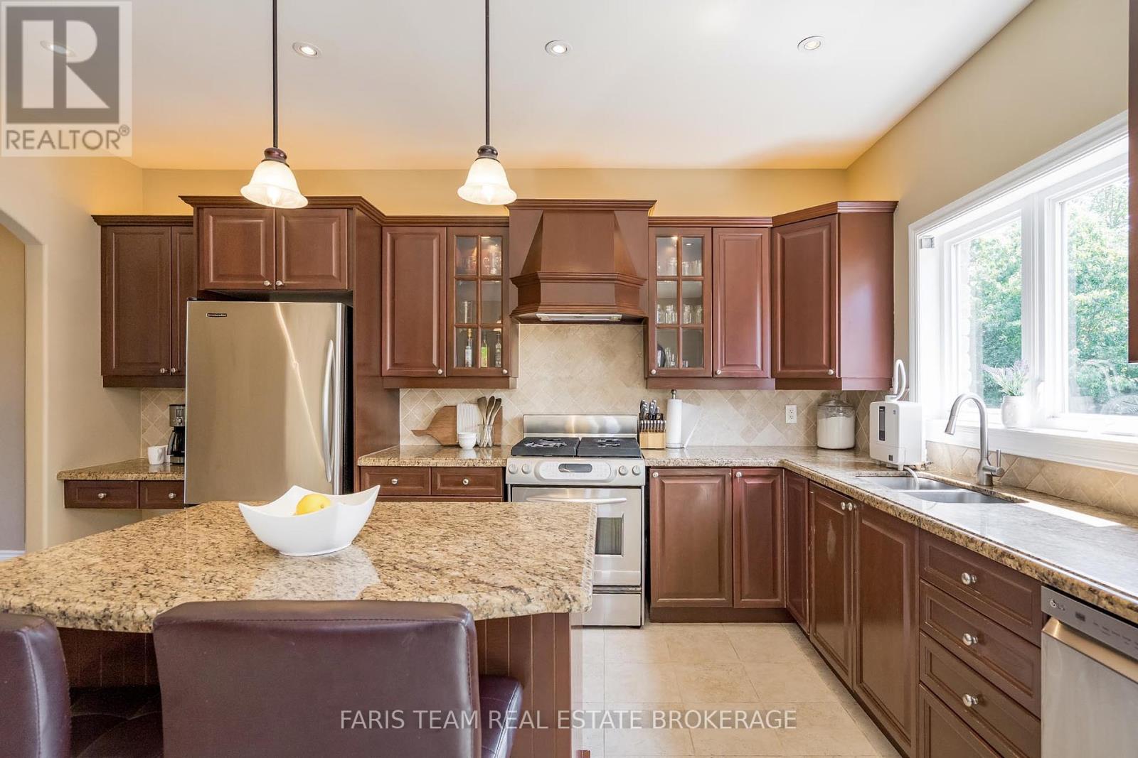 64 Red Oak Crescent, Oro-Medonte, Ontario  L0L 2L0 - Photo 8 - S12407276