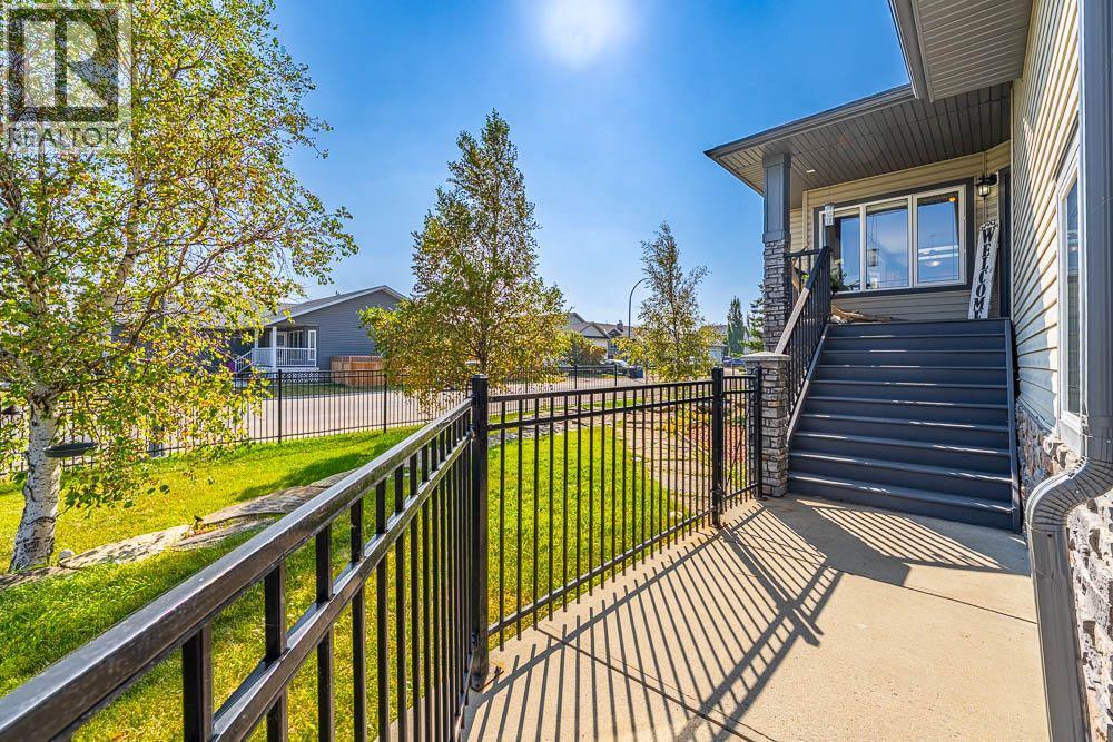 1015 Carriage Lane Drive, Carstairs, Alberta  T0M 0N0 - Photo 3 - A2254682