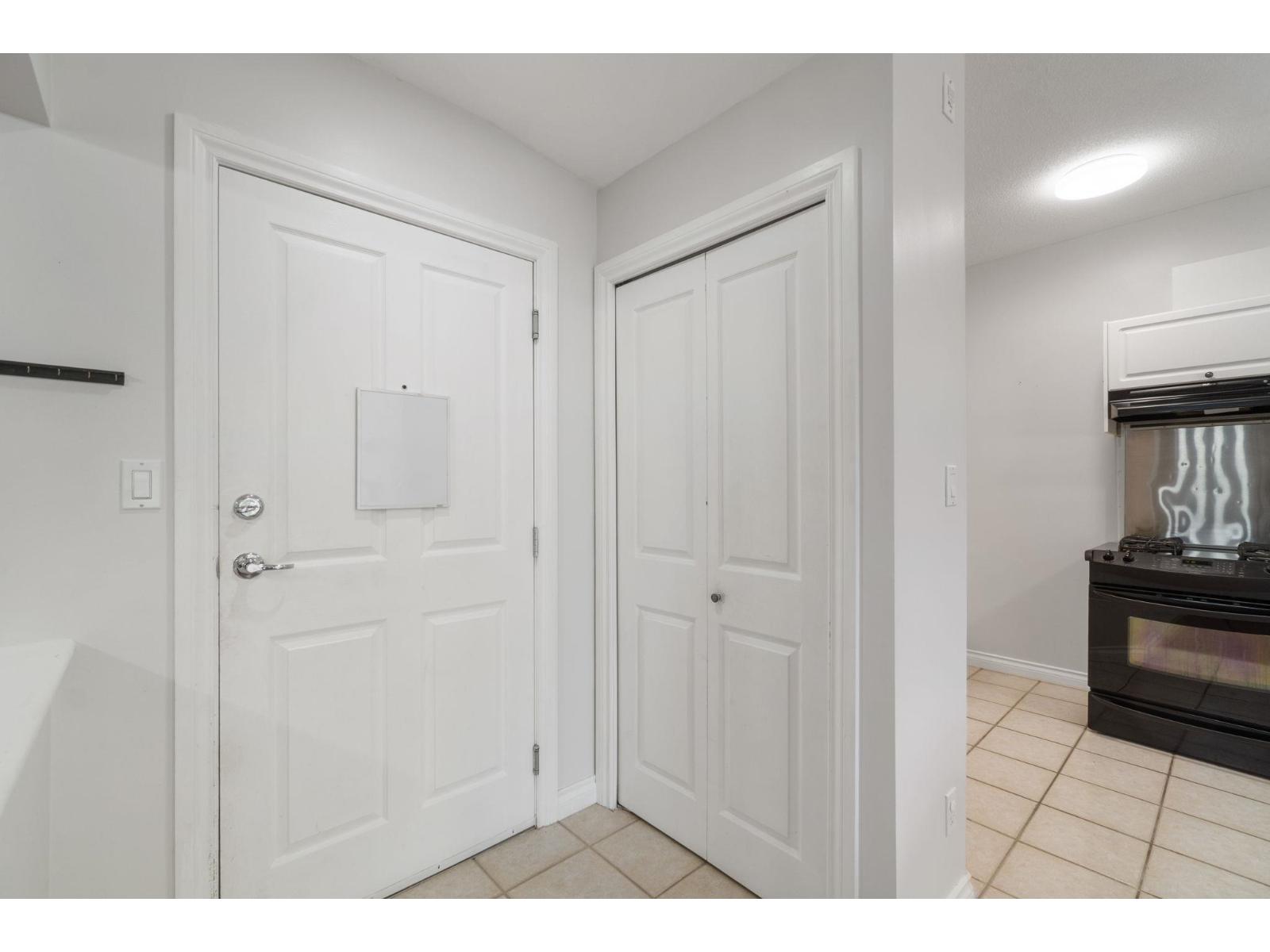 401 34101 Old Yale Road, Abbotsford, British Columbia  V2S 2K4 - Photo 3 - R3046656