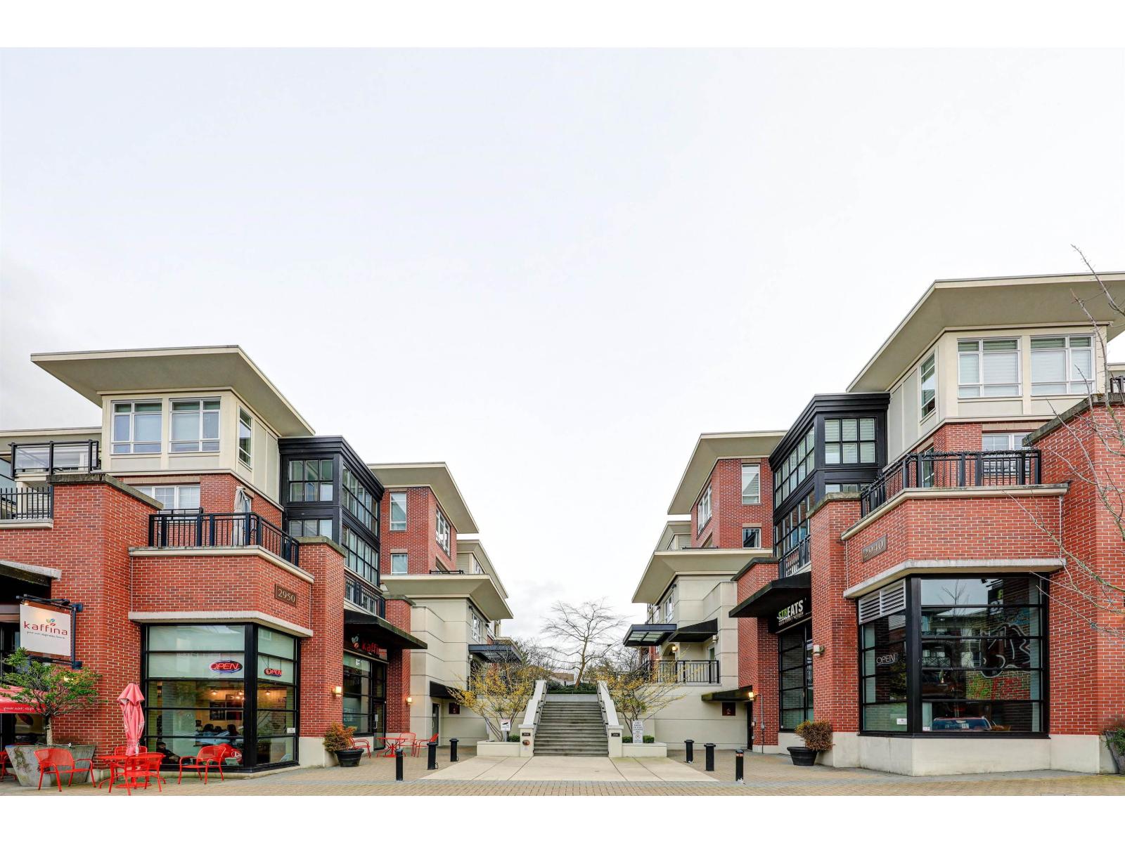 205 2940 KING GEORGE BOULEVARD, Surrey, British Columbia