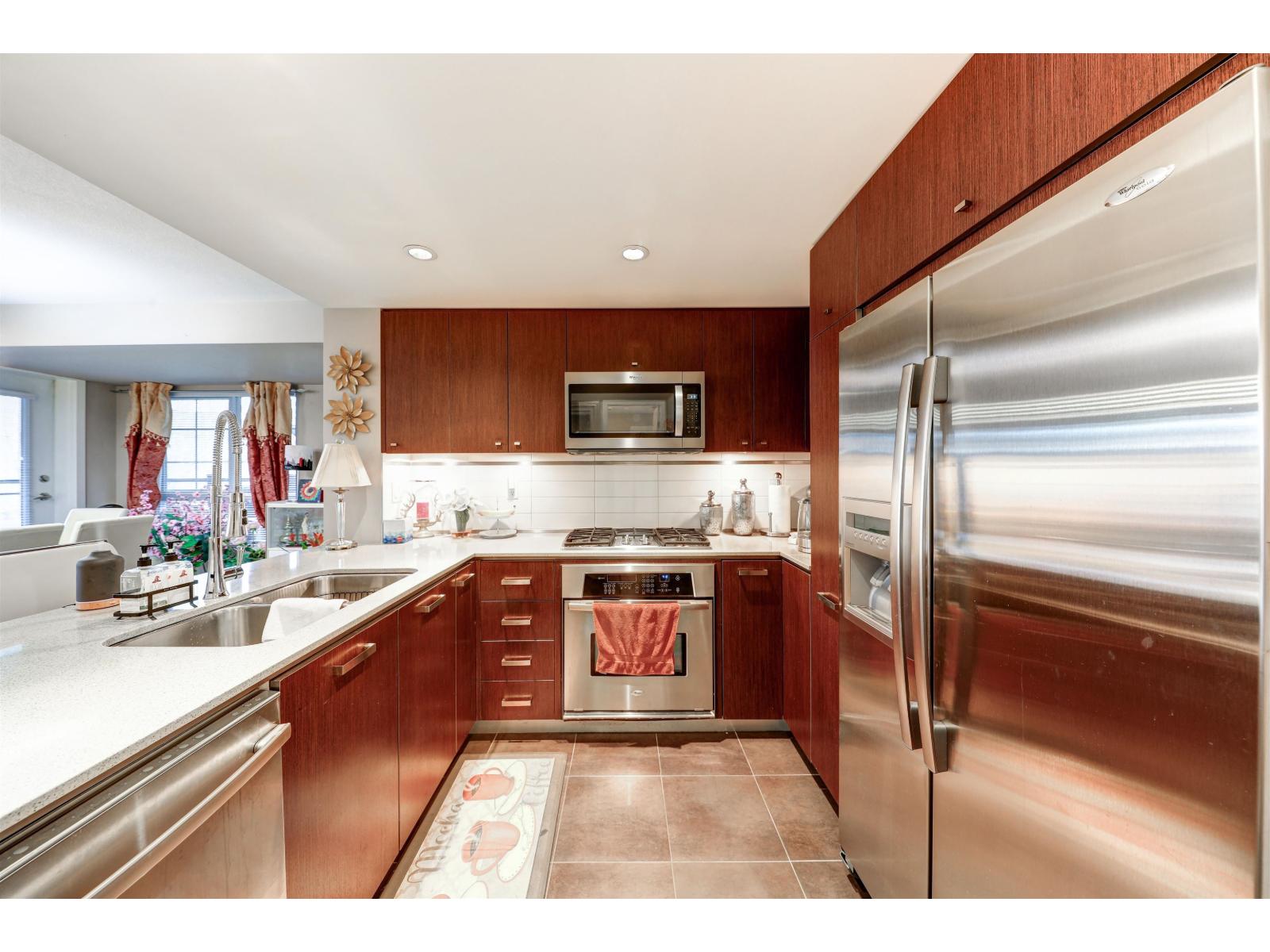 205 2940 King George Boulevard, Surrey, British Columbia  V3Z 0M8 - Photo 11 - R3048264