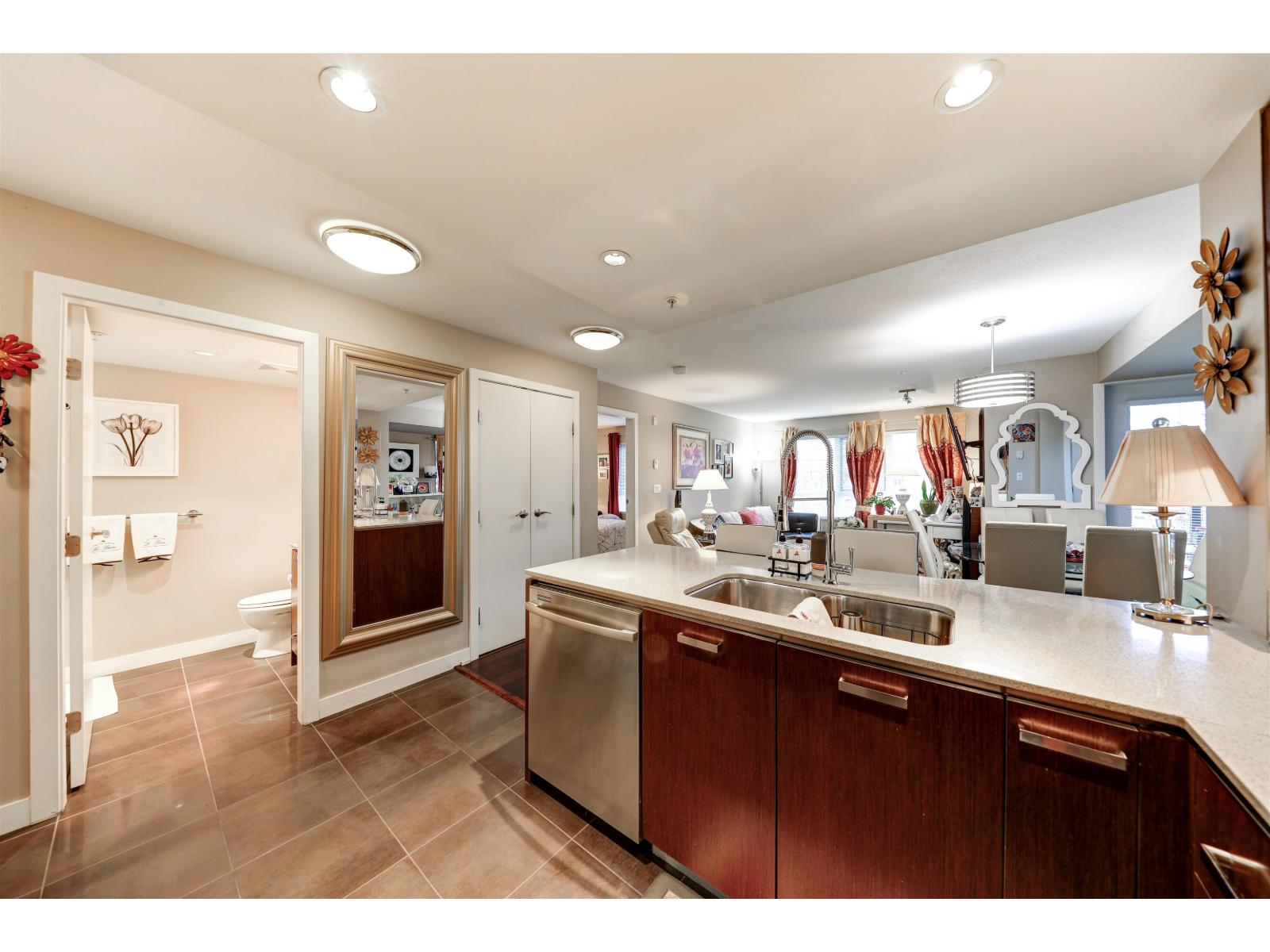 205 2940 King George Boulevard, Surrey, British Columbia  V3Z 0M8 - Photo 17 - R3048264