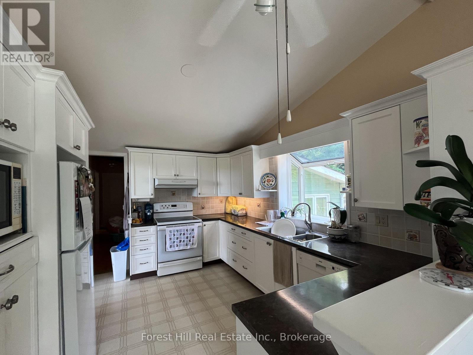 104 Mckay Court, Meaford, Ontario  N4L 1W5 - Photo 30 - X12329858