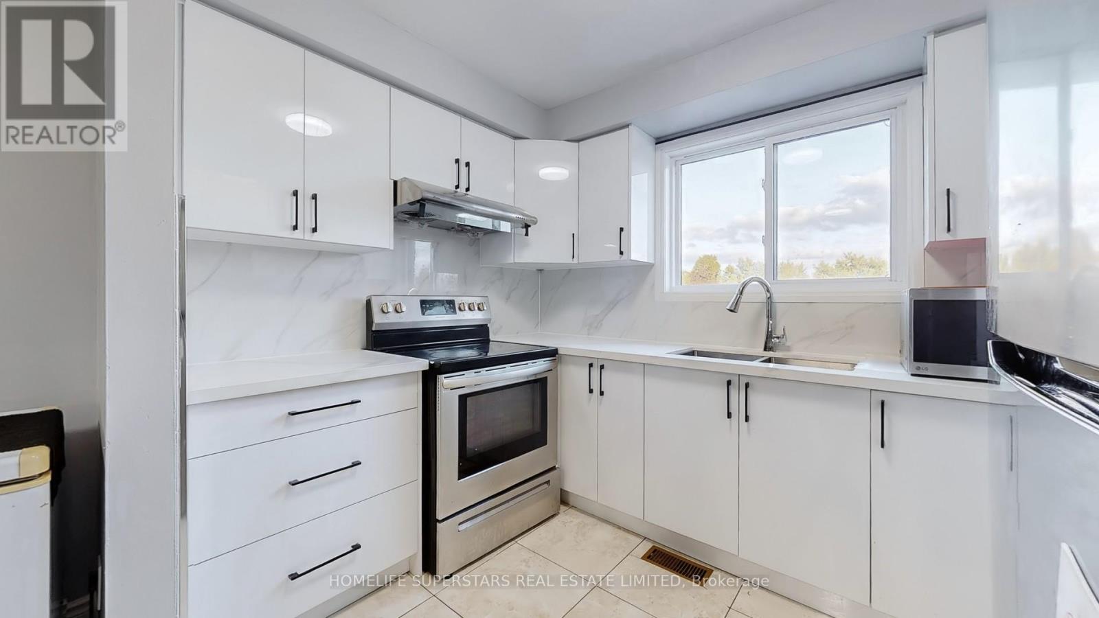 76 Collins Crescent, Brampton, Ontario  L6V 3N1 - Photo 16 - W12407253