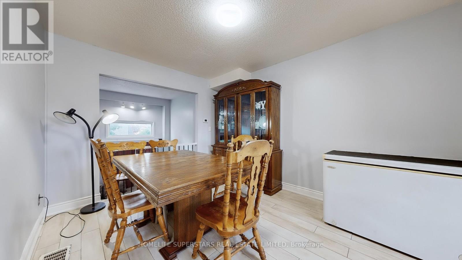 76 Collins Crescent, Brampton, Ontario  L6V 3N1 - Photo 9 - W12407253