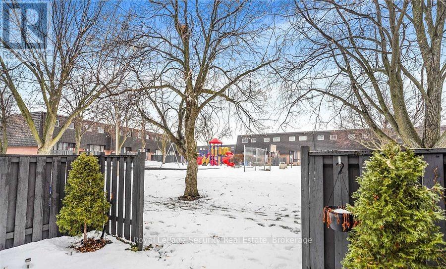 124 - 37 Darras Court, Brampton (Southgate), Ontario  L6T 1W7 - Photo 3 - W12407269