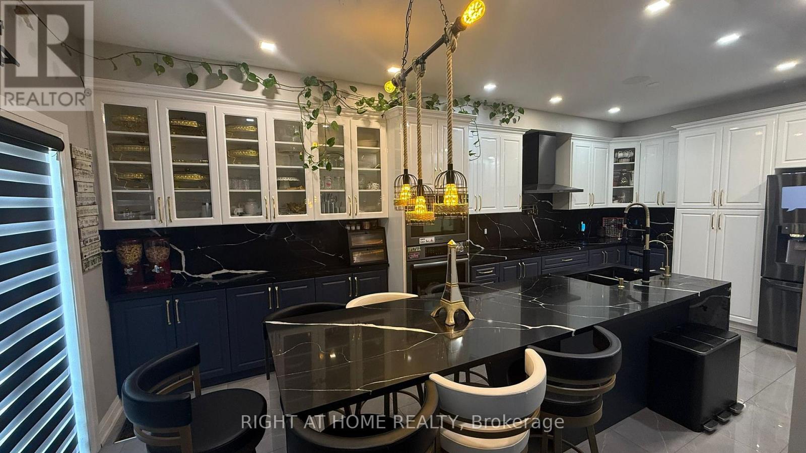 6 Jenna Court, Brampton, Ontario  L6R 3P5 - Photo 13 - W12407282