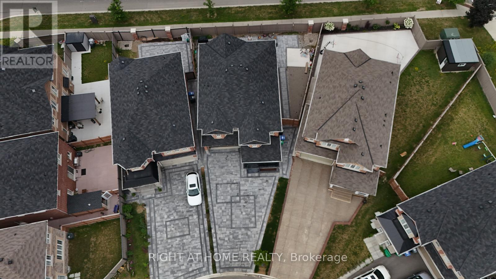 6 Jenna Court, Brampton, Ontario  L6R 3P5 - Photo 3 - W12407282