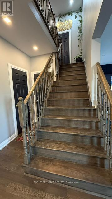 6 Jenna Court, Brampton, Ontario  L6R 3P5 - Photo 7 - W12407282