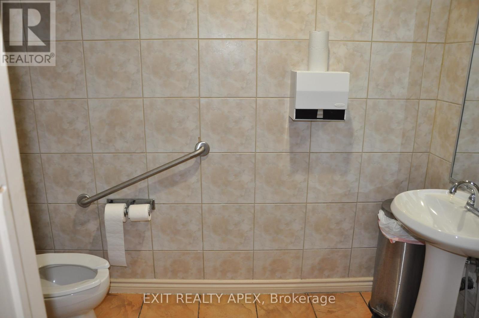 1 - 4910 Tomken Rd Road, Mississauga (Northeast), Ontario  L4W 1J8 - Photo 14 - W12407303