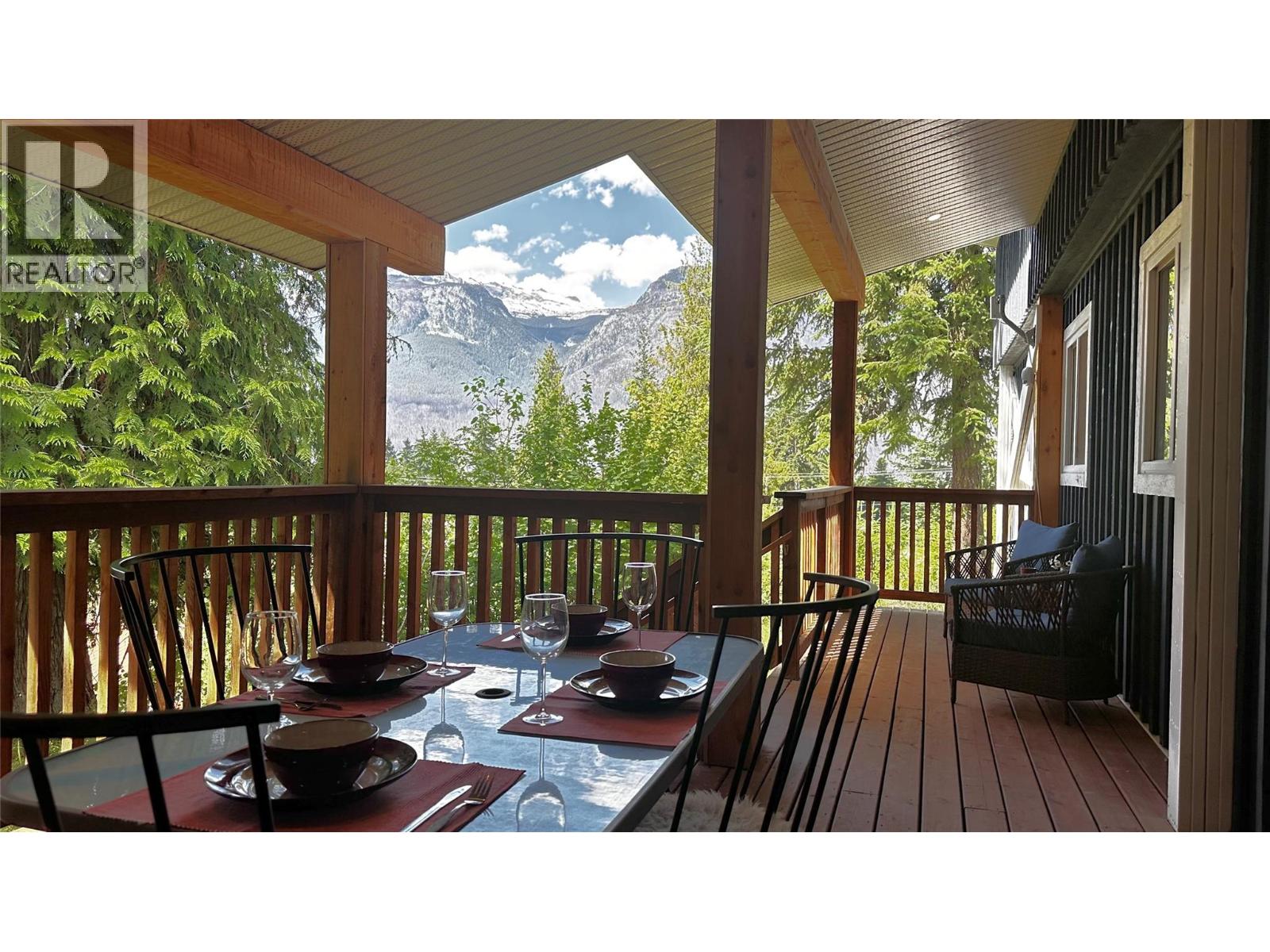 811 Victoria Street, New Denver, British Columbia  V0G 1M0 - Photo 1 - 10362366