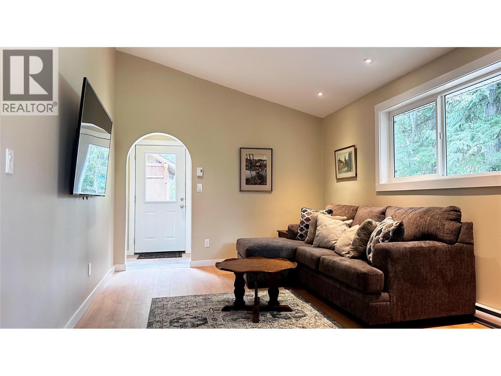 811 Victoria Street, New Denver, British Columbia  V0G 1M0 - Photo 6 - 10362366