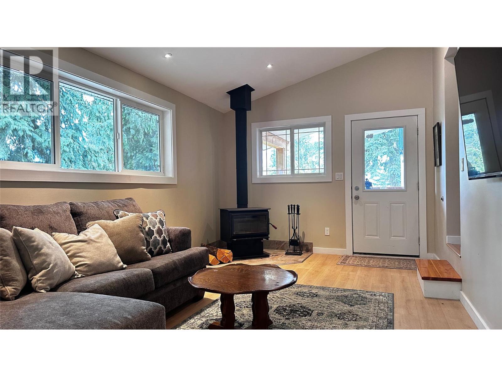 811 Victoria Street, New Denver, British Columbia  V0G 1M0 - Photo 7 - 10362366