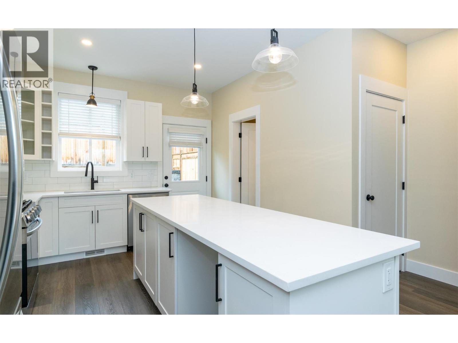 1910 11 Avenue Ne Unit# 4, Salmon Arm, British Columbia  V1E 2V5 - Photo 4 - 10362866