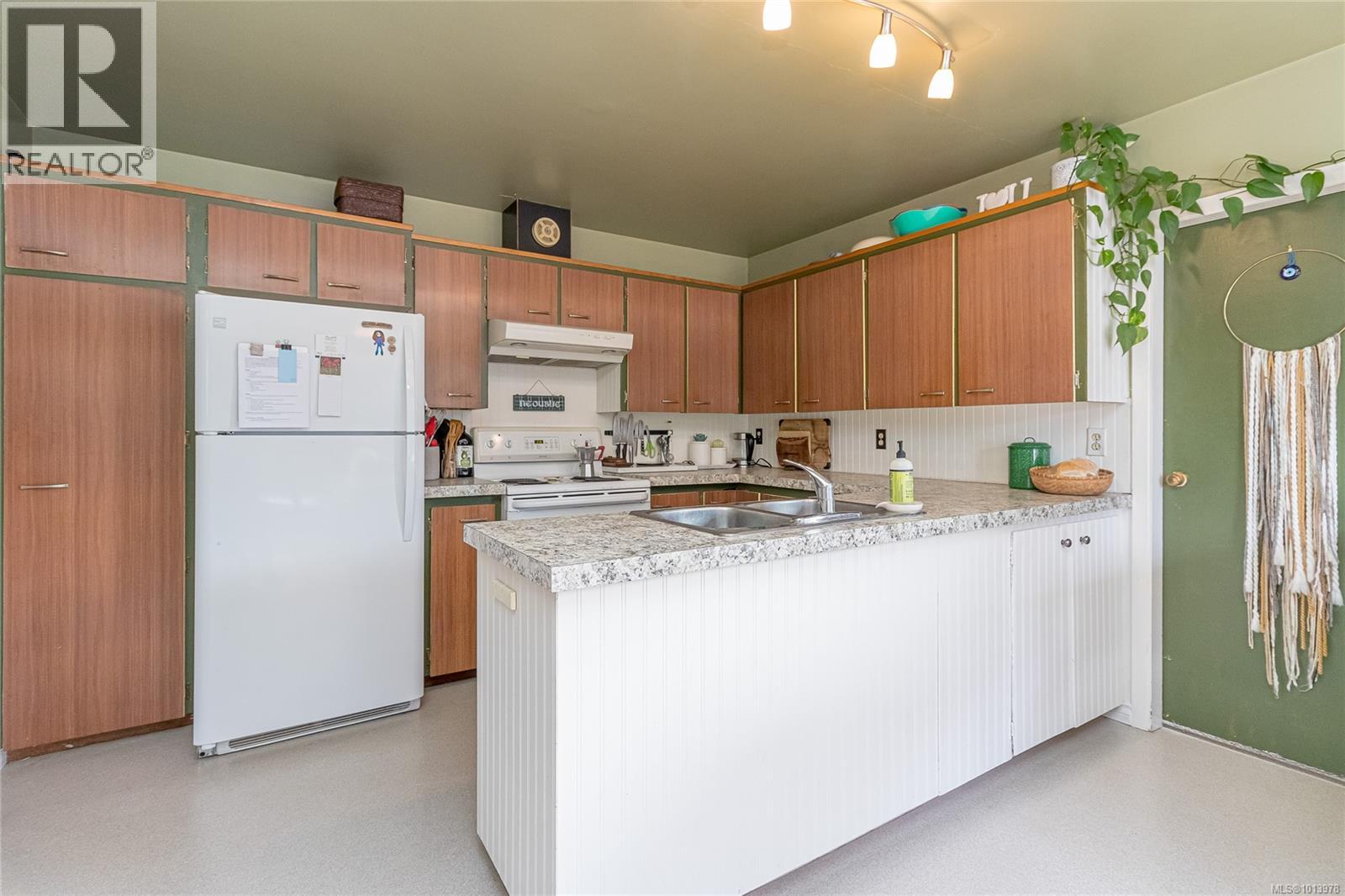 6142 Lakeview Dr, Duncan, British Columbia  V9L 2G4 - Photo 11 - 1013978